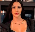 Bia Miranda rebate indireta e vira piada na web: 'Ela se odeia'