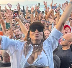 Alinne Rosa surpreende fãs com audição de novo disco em Salvador