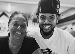 Filho de Péricles revela morte da mãe e recebe apoio de famosos na web