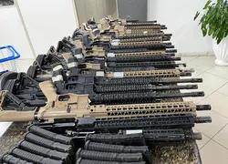 Homem é preso com arsenal de fuzis e drogas em sítio na Bahia