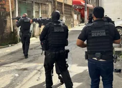 Operação remove barreiras ilegais em bairros de Salvador