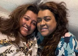 Preta Gil recebe visita de Regina Casé nos EUA e se declara