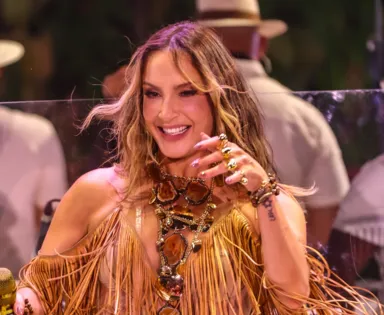 Claudia Leitte vira alvo de ação e MP pede indenização de R$ 2 milhões