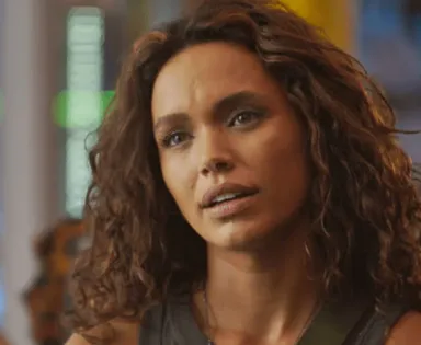 Dona de Mim: Bárbara é algemada pela polícia após vencer luta