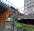 Carro cai de viaduto em Salvador após motorista perder o controle