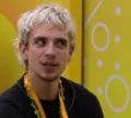 Juliano Floss é detonado em reality show e web reage: 'Planta albina'