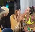 Laura Keller se revolta e vai para cima de cantor em reality: 'Tóxico'