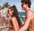 Shawn Mendes 'chupa pescoço' de Bruna Marquezine ao som de Ivete; FOTO