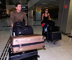 Irmão de Anitta chega ao Brasil com Hariany Almeida após prisão; FOTOS