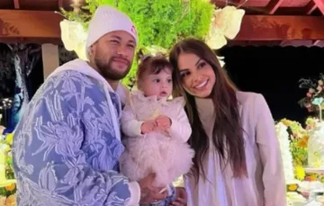 Ex-affair de Neymar diz que 'não houve convite' para a filha na Copa