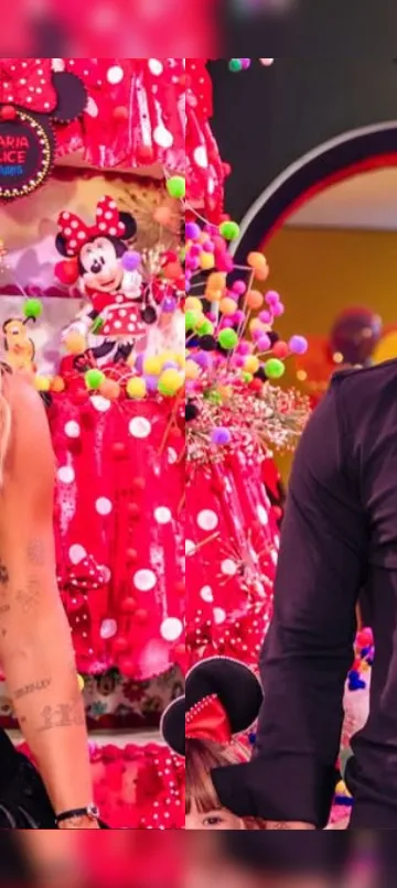 Zé Felipe brinca sobre ter nova filha e fãs reagem em show: ‘Virginia’