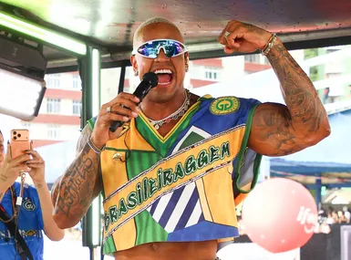 Léo Santana entendeu que é gigante além do tamanho