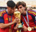 Futebol, afeto e a masculinidade que ainda precisa se explicar