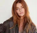 Solteira, Cintia Dicker faz topless em fotos e web reage; VEJA
