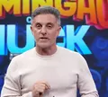 Luciano Huck leva susto com cobra em mansão no Rio de Janeiro; VEJA