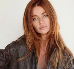 Solteira, Cintia Dicker faz topless em fotos e web reage; VEJA