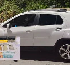 Homem é preso com carro roubado após tiroteio em Salvador