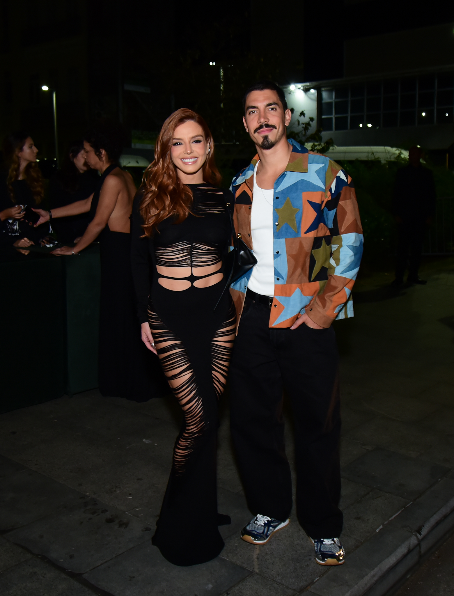 Festa de Bruna Marquezine tem looks ousados; VOTE no melhor e pior