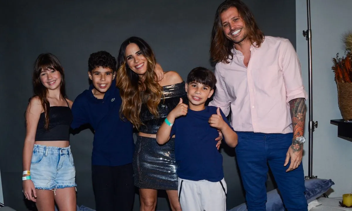 Wanessa posa com Dado Dolabella, filhos e enteada antes de show