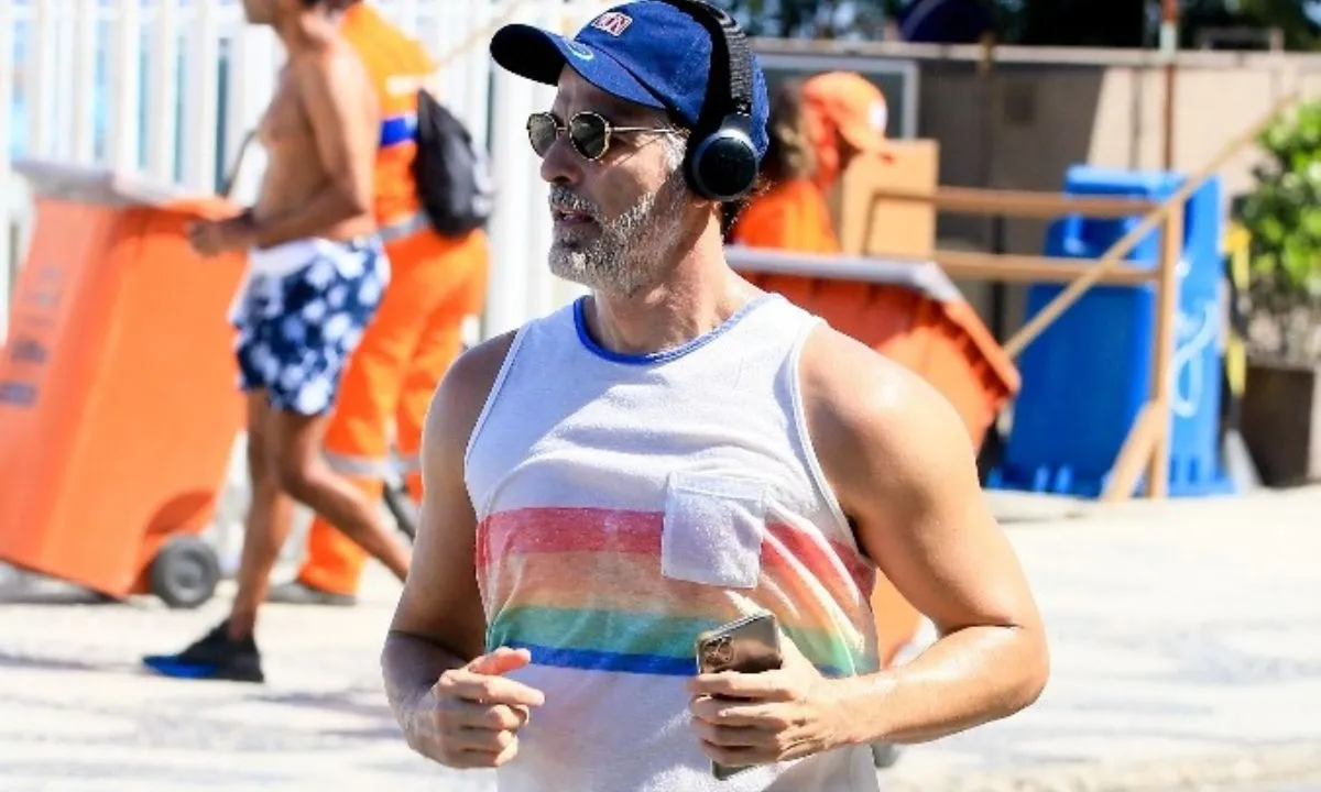 Famosos curtem o domingo em praias do Rio de Janeiro; veja fotos