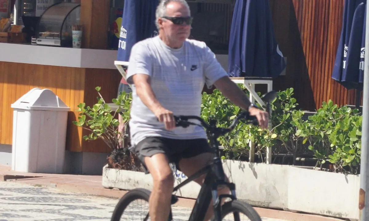 Famosos curtem o domingo em praias do Rio de Janeiro; veja fotos