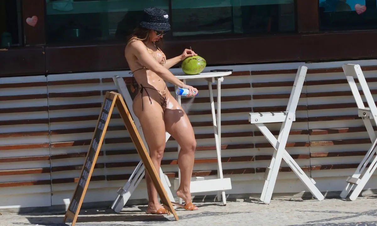 Famosos curtem o domingo em praias do Rio de Janeiro; veja fotos