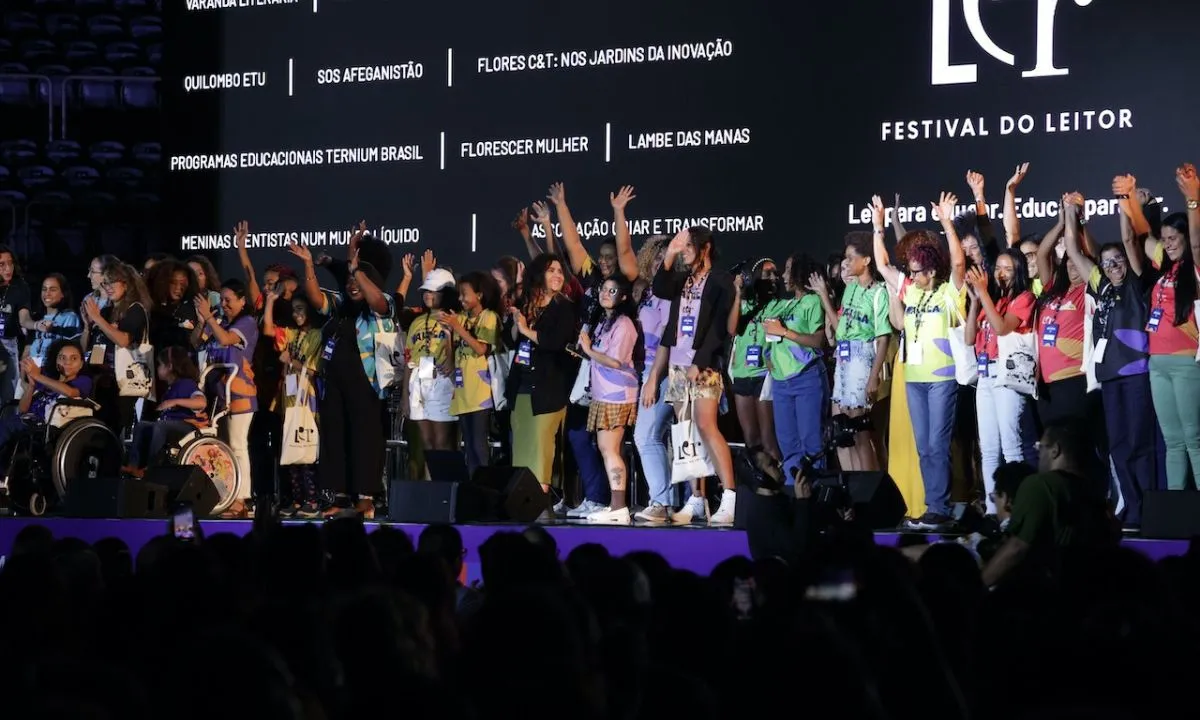 'Quero compartilhar mais', revela Malala em evento literário no Rio