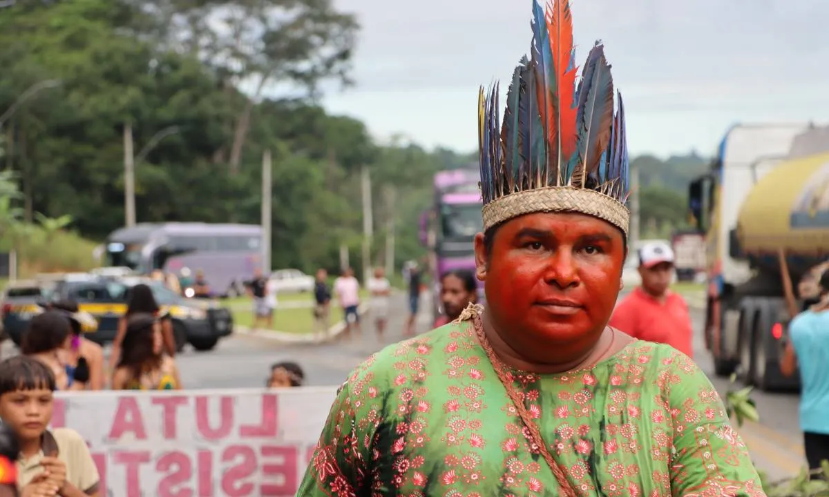 Povo Pataxó Hãhãhãe na BR-101, entrocamento de Camacan, cidade do sul da Bahia