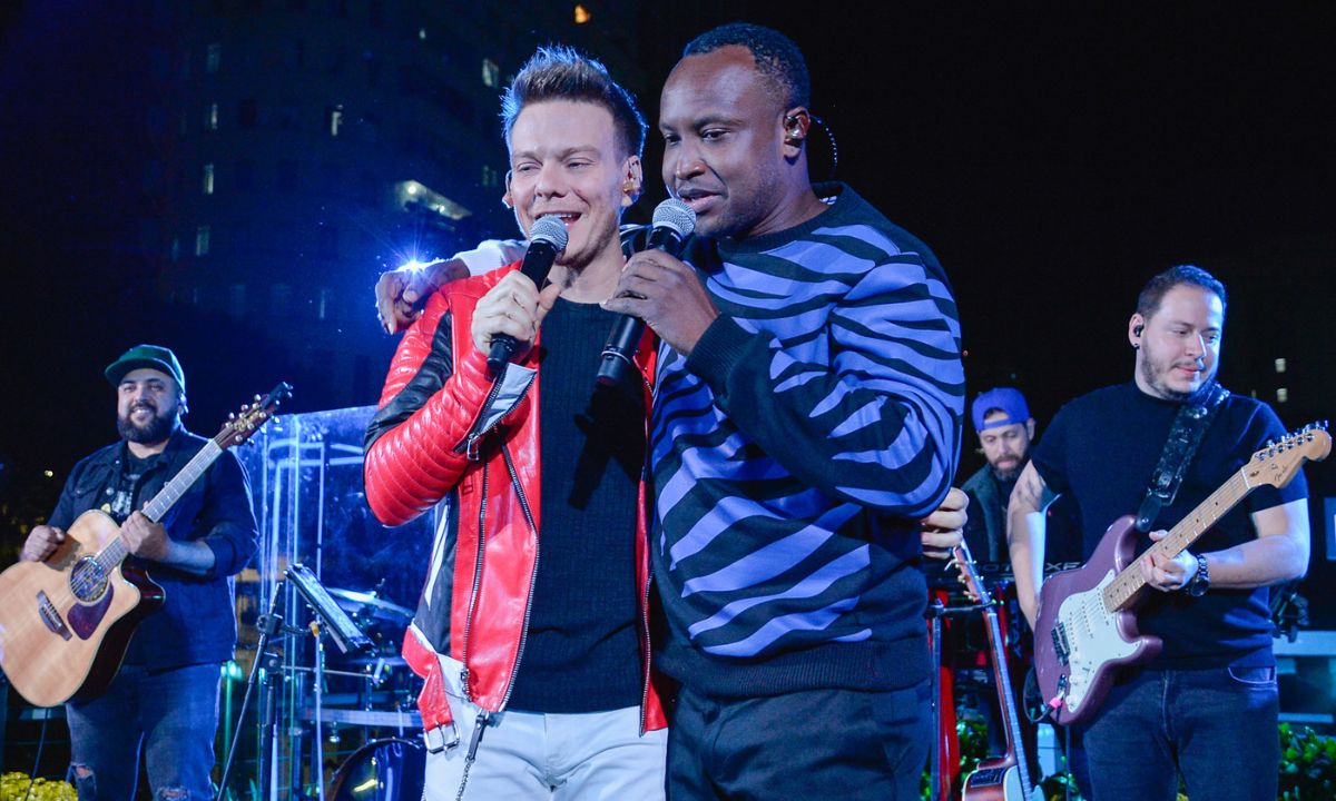 Famosos curtem gravação do novo DVD de Michel Teló; veja fotos