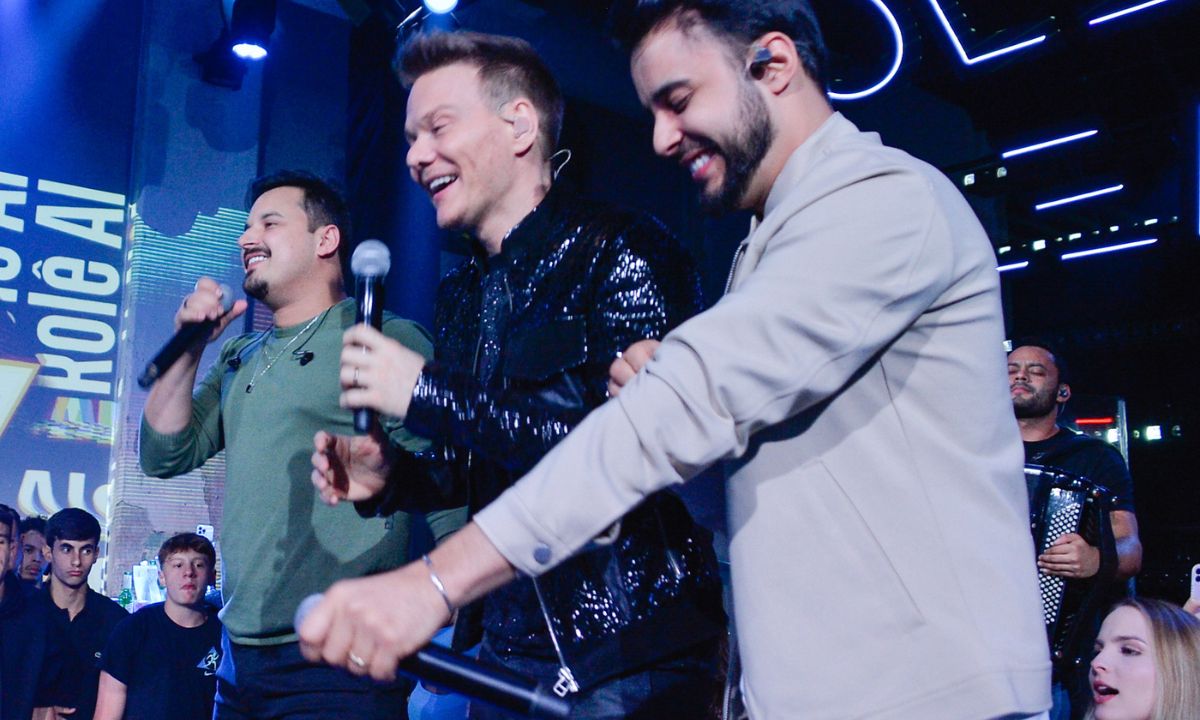 Famosos curtem gravação do novo DVD de Michel Teló; veja fotos