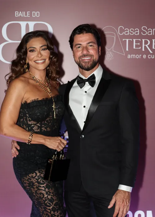 
					Juliana Paes processa companhia aérea após viver pesadelo em voo
				
				