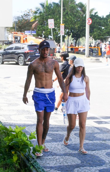 Jogador do Chelsea que namorou Mel Maia é flagrado com nova namorada