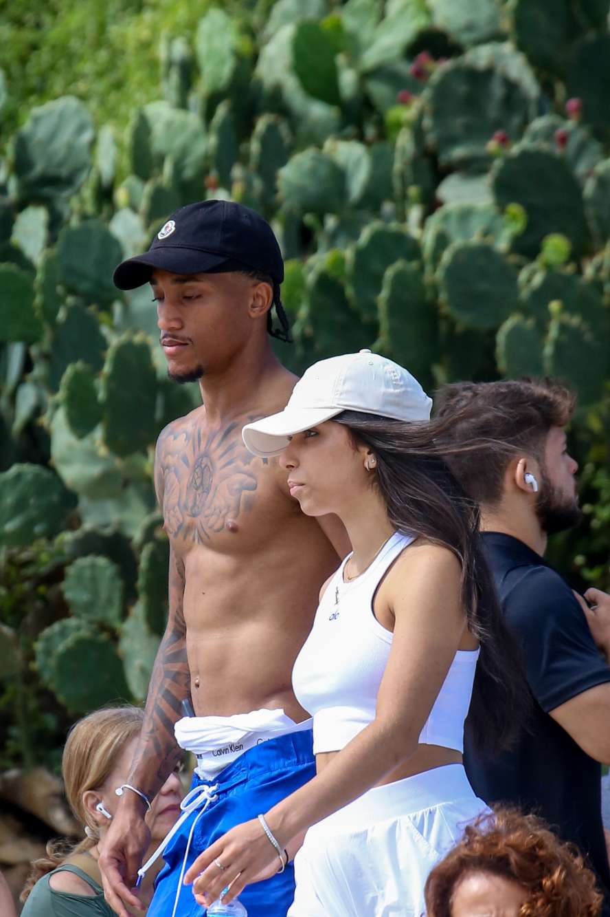 Jogador do Chelsea que namorou Mel Maia é flagrado com nova namorada