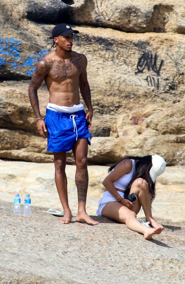 Jogador do Chelsea que namorou Mel Maia é flagrado com nova namorada