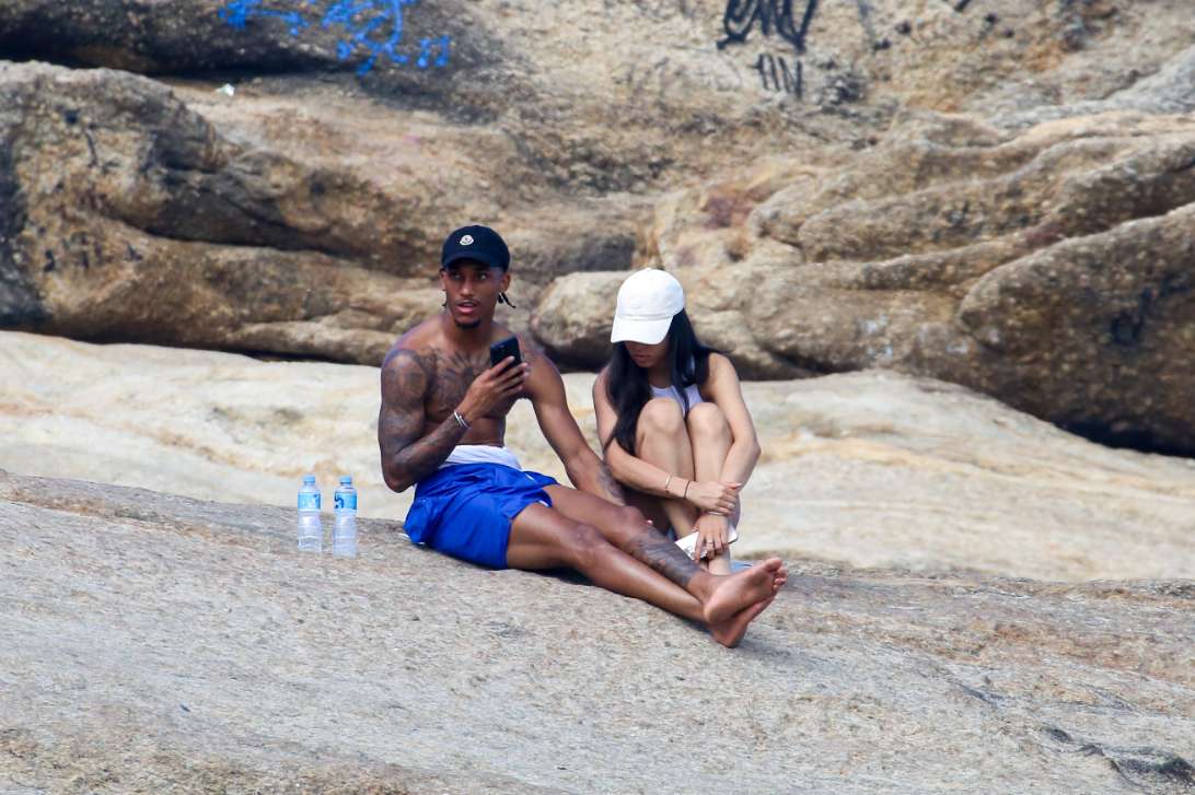 Jogador do Chelsea que namorou Mel Maia é flagrado com nova namorada