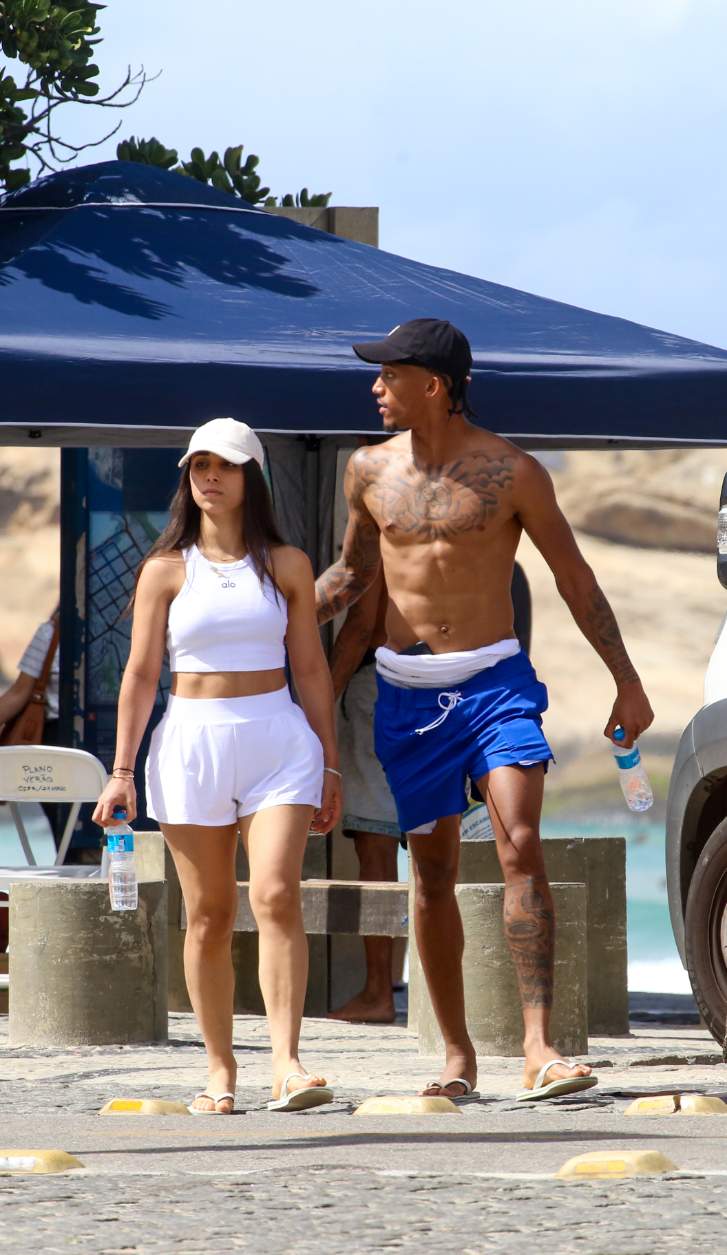 Jogador do Chelsea que namorou Mel Maia é flagrado com nova namorada