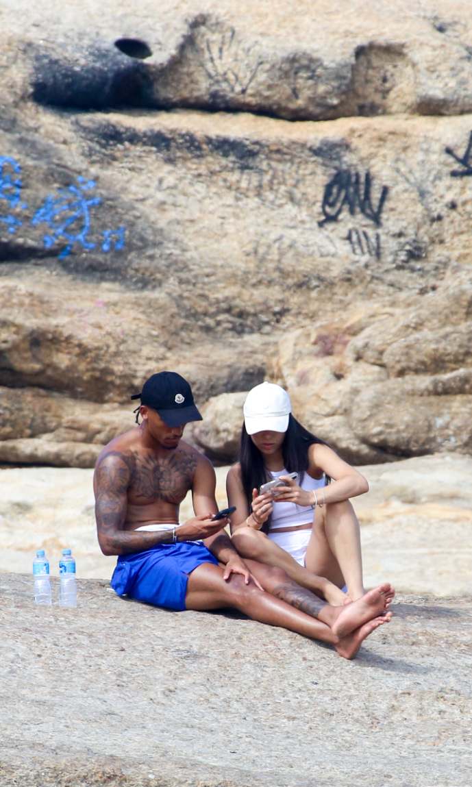 Jogador do Chelsea que namorou Mel Maia é flagrado com nova namorada