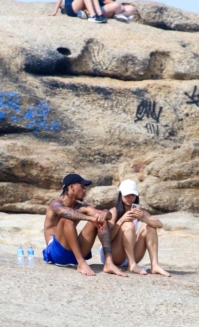 Jogador do Chelsea que namorou Mel Maia é flagrado com nova namorada