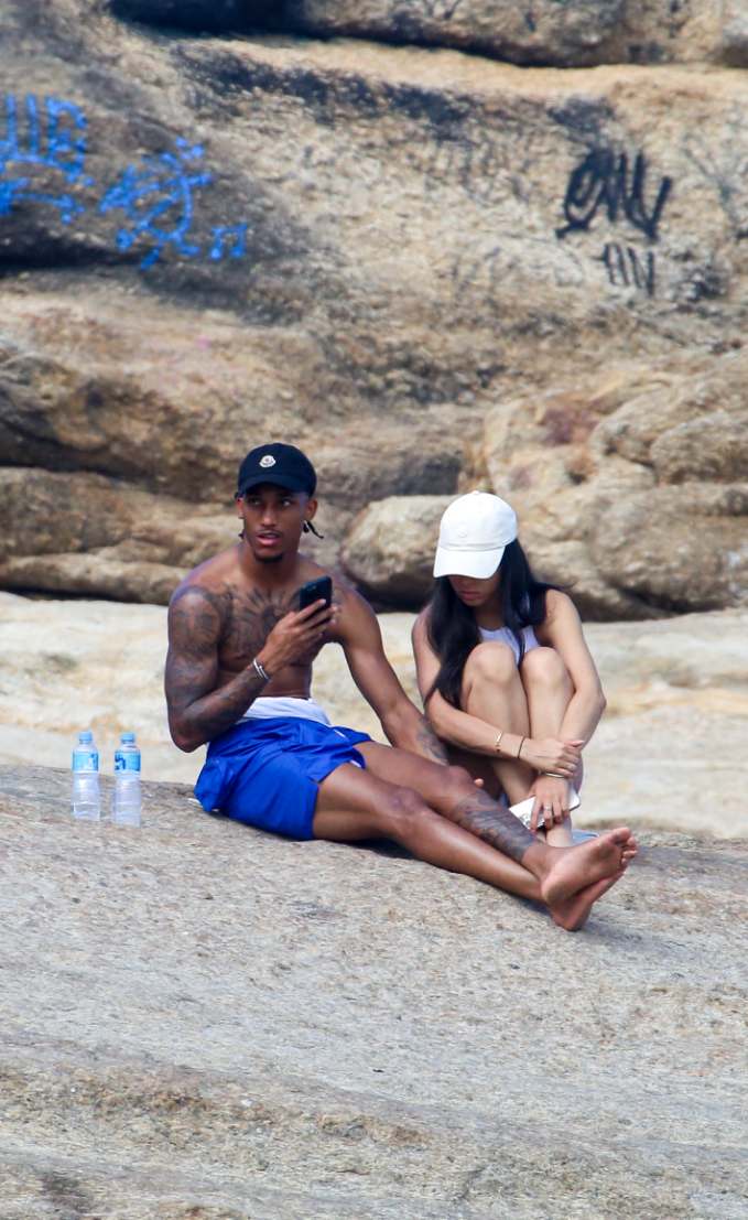 Jogador do Chelsea que namorou Mel Maia é flagrado com nova namorada