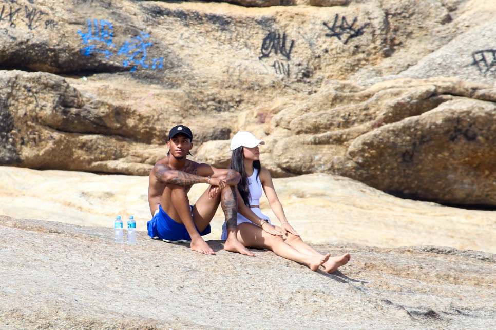 Jogador do Chelsea que namorou Mel Maia é flagrado com nova namorada