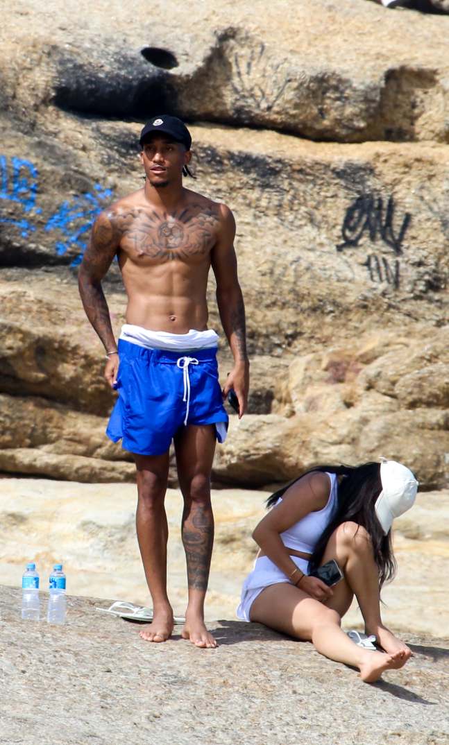 Jogador do Chelsea que namorou Mel Maia é flagrado com nova namorada