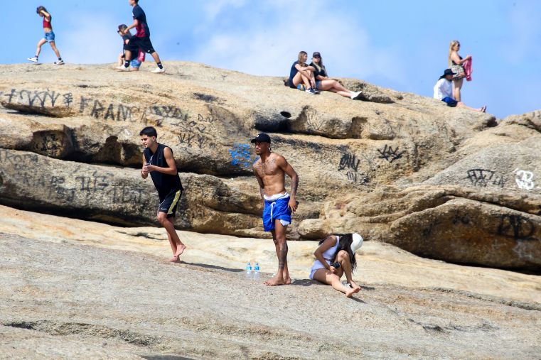 Jogador do Chelsea que namorou Mel Maia é flagrado com nova namorada