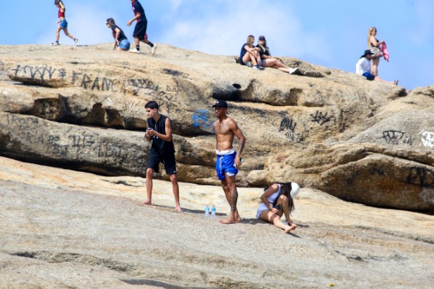 Jogador do Chelsea que namorou Mel Maia é flagrado com nova namorada