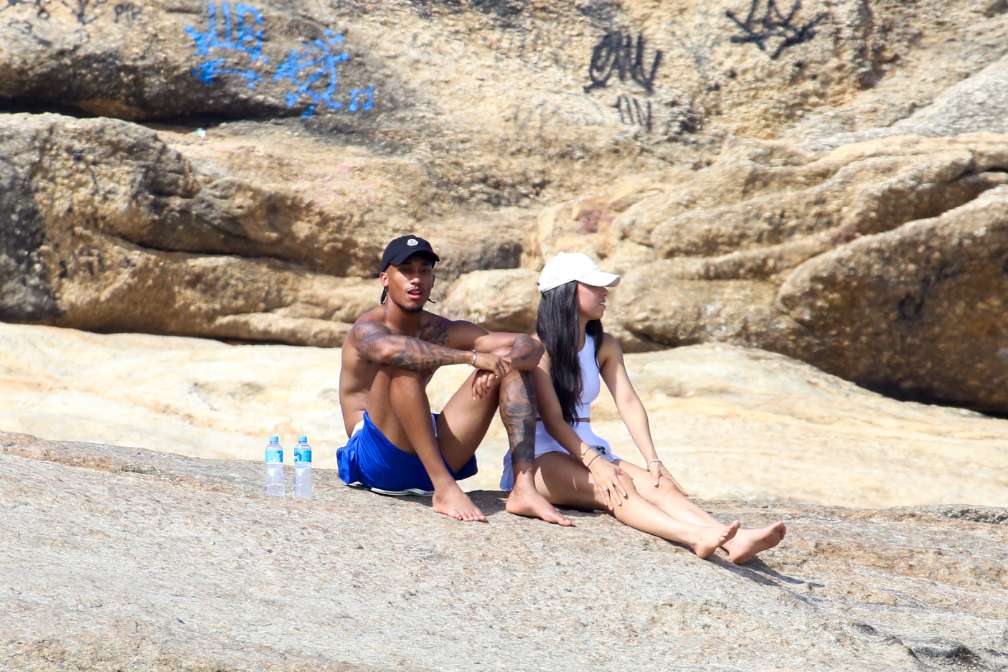 Jogador do Chelsea que namorou Mel Maia é flagrado com nova namorada