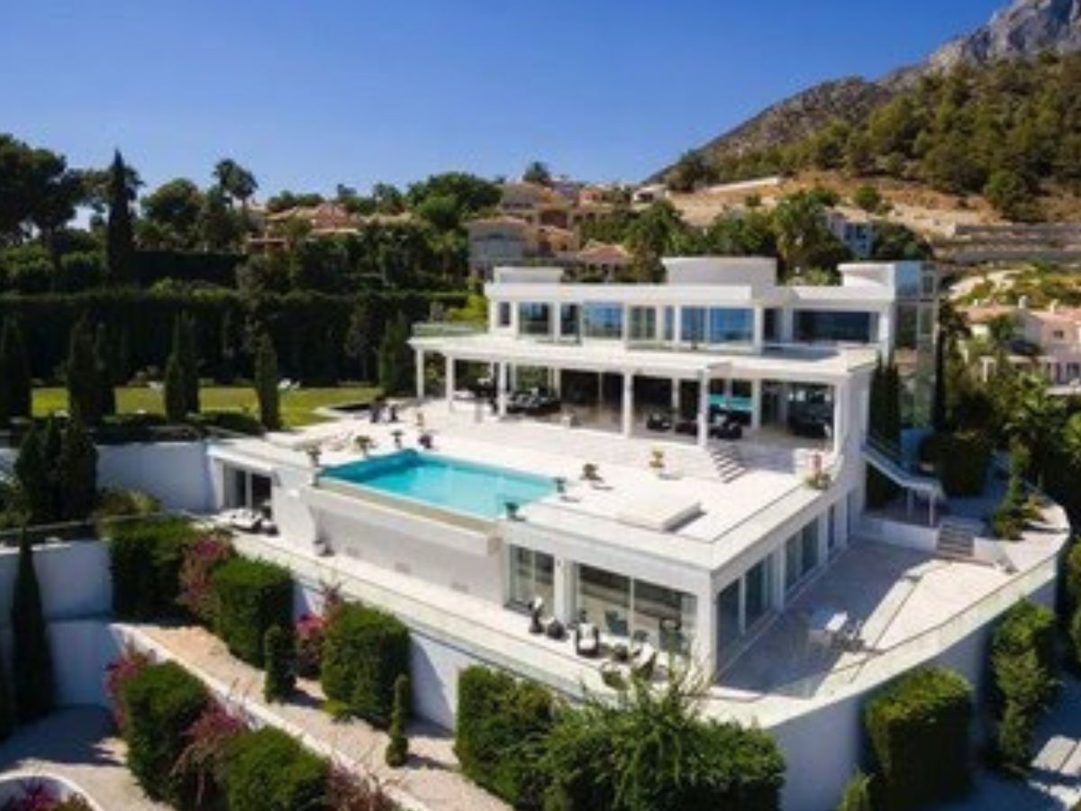 Virginia aluga mansão vizinha à de Vini Jr. na Espanha e valor choca