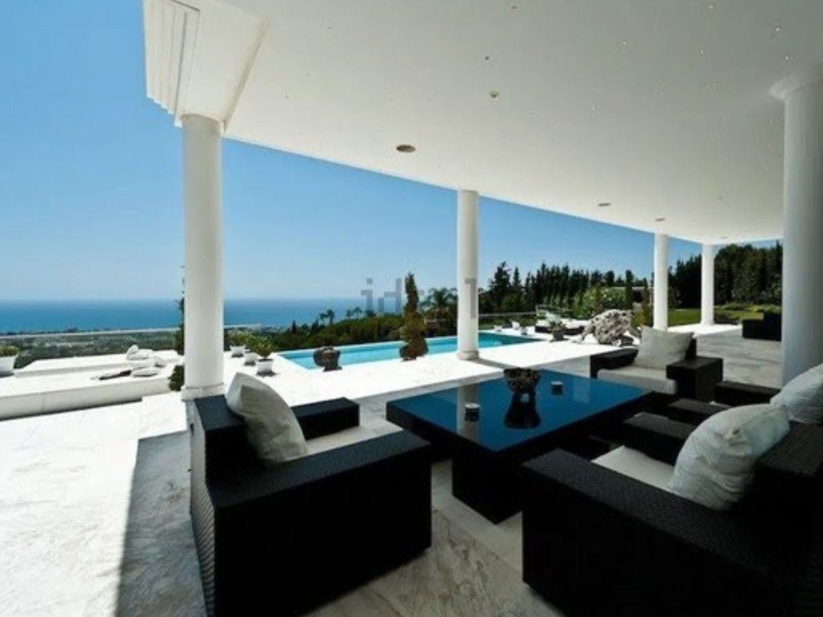 Virginia aluga mansão vizinha à de Vini Jr. na Espanha e valor choca