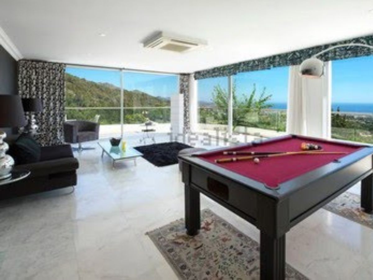 Virginia aluga mansão vizinha à de Vini Jr. na Espanha e valor choca