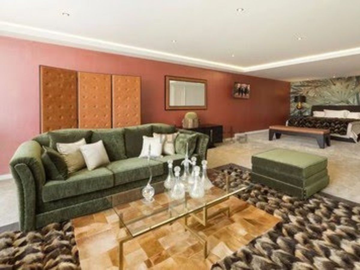 Virginia aluga mansão vizinha à de Vini Jr. na Espanha e valor choca