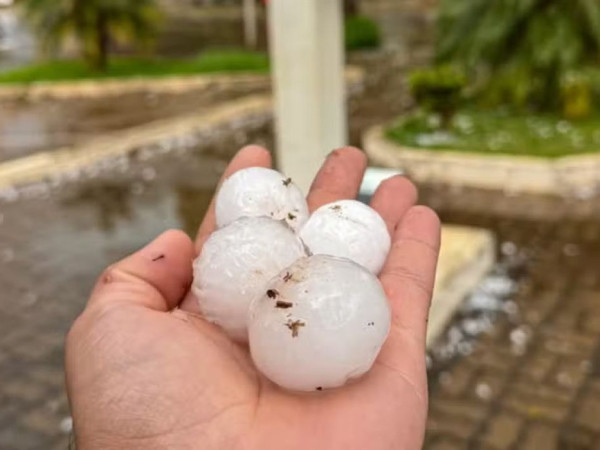 Veja o tamanho desses granizos