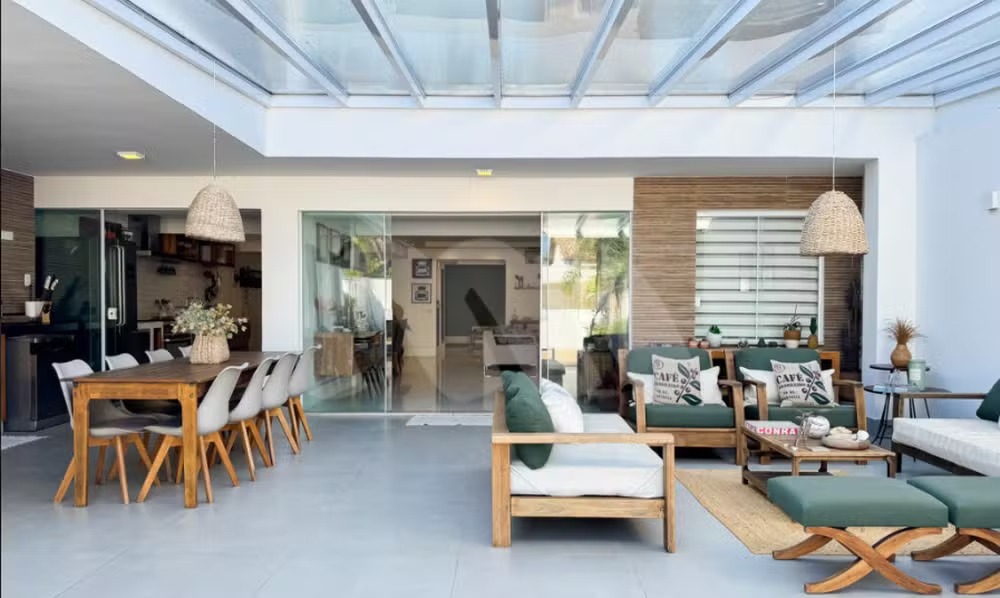 Conheça a nova mansão de Viviane Araújo, com sauna e super garagem; veja fotos